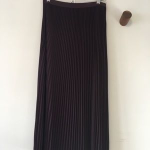 Aritzia - Pleated Midi Skirt (plum)